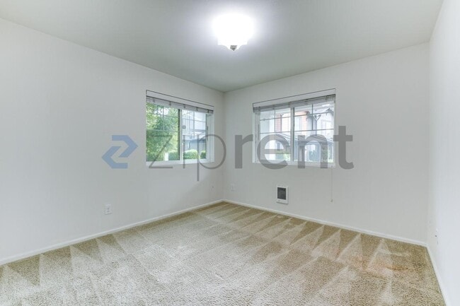 Building Photo - Unit 101