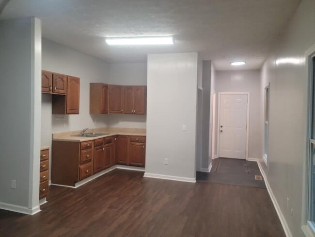 Building Photo - 129 Manhattan St