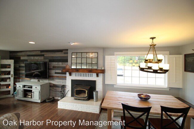 Building Photo - 4 br, 2 bath House - 704 Banta Road