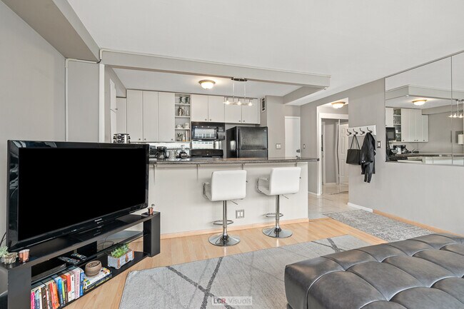 Foto del edificio - 3950 N Lake Shore Dr