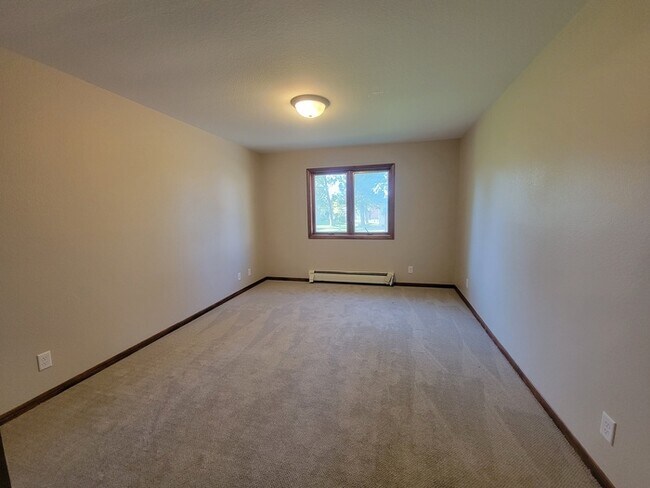 Building Photo - 5104 Syracuse Rd