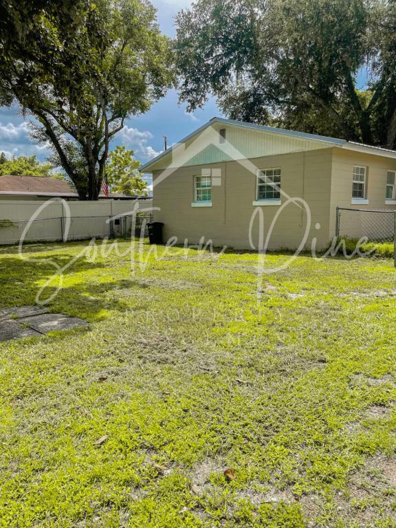 Building Photo - 1106 N Shannon Ave