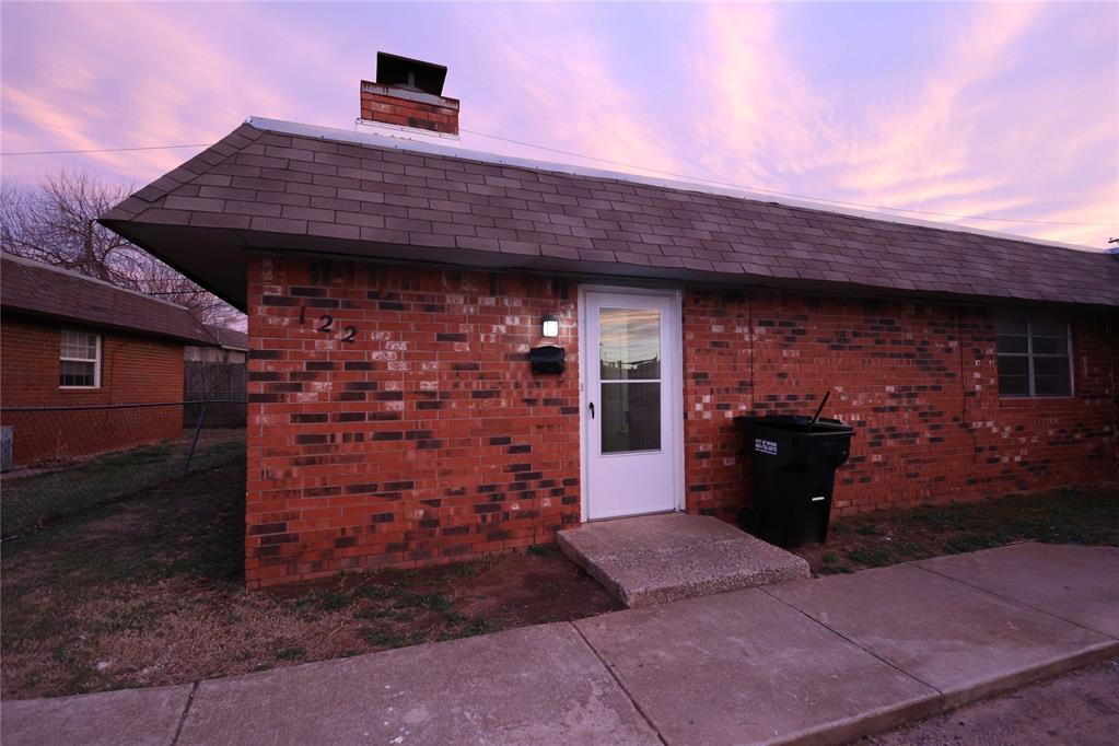 Foto principal - 122 NE 12th St