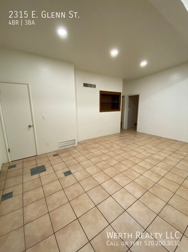 Building Photo - Large 4 Bed/ 2.5 Bath home available!