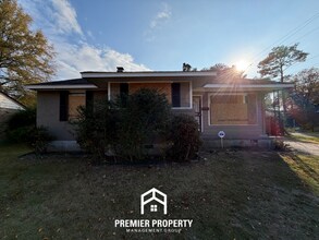 Building Photo - 4433 E Mallory Ave