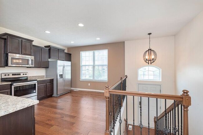 Building Photo - 3 Bedroom 2.5 Bath Townhouse in Fishers! R...