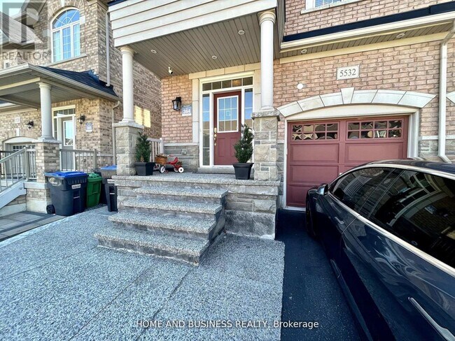 Photo du bâtiment - 5532 Meadowcrest Ave