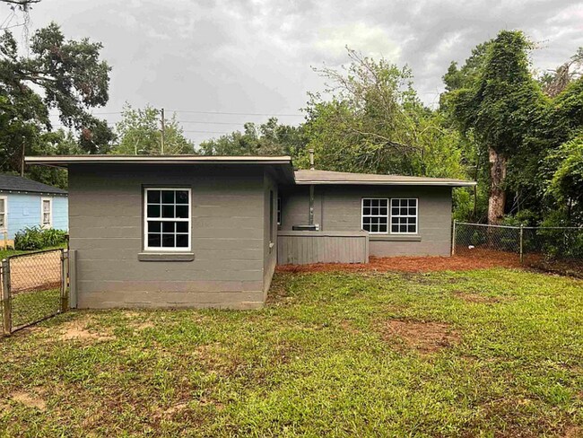 Foto del edificio - 1240 Levy Ave