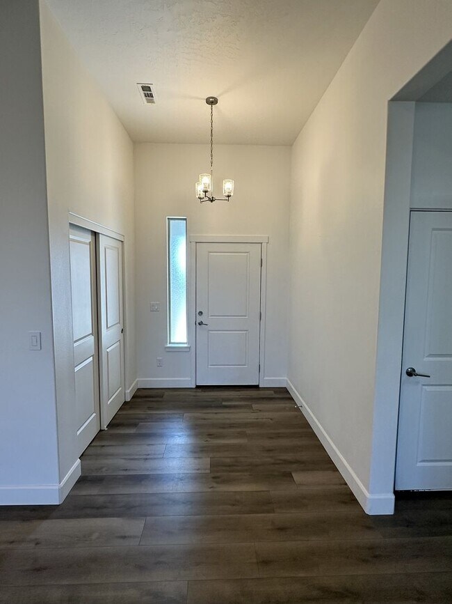Foto del edificio - Updated 3-Bedroom Home with Major Upgrades for Lease – $2,800/mo