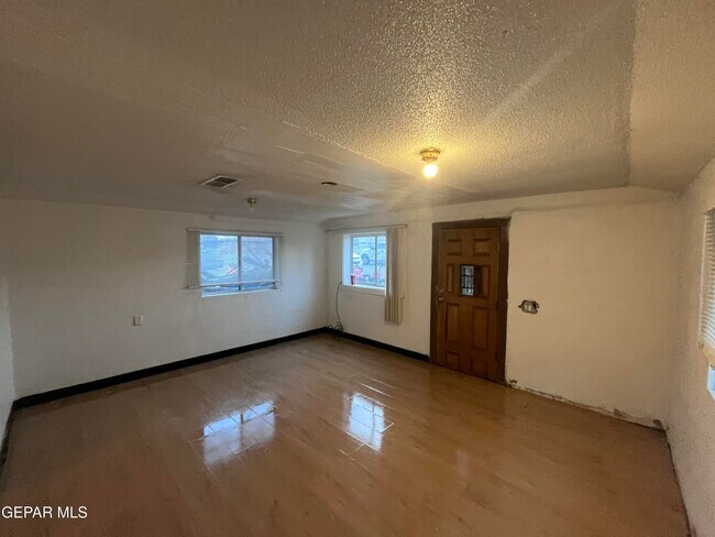 Foto del edificio - 6389 Salas Ln