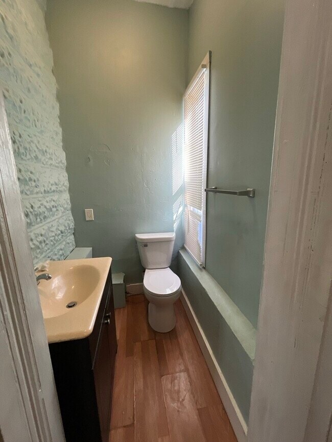 Building Photo - 6706 Raymond Ave