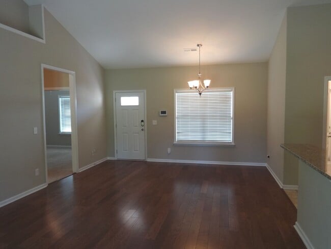 Building Photo - Available Now - Dog friendly, 3 Bedroom, 2...
