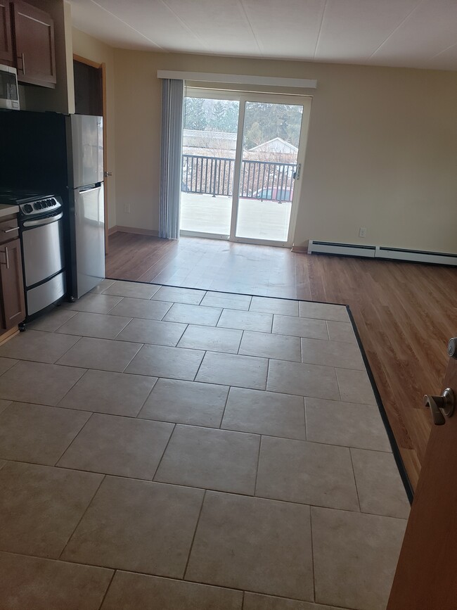 1402.10 - Hooker Avenue Apartments