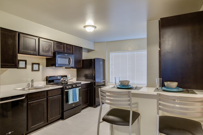 Building Photo - University Gardens Apartments (2025)
