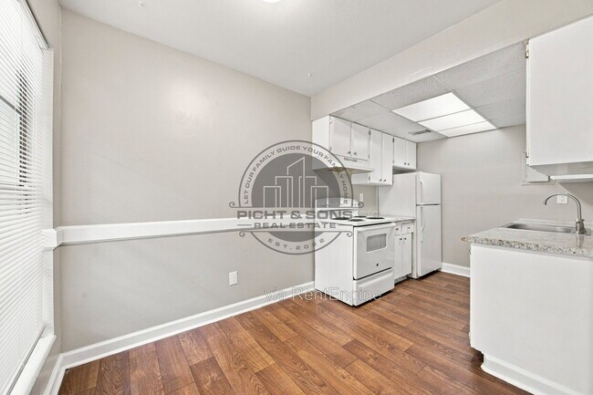 Building Photo - 457 White Dr