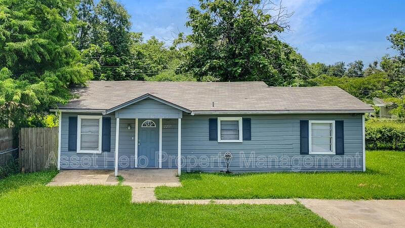 Primary Photo - 2215 Woodville Rd