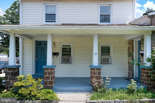 Building Photo - 25 Greenview Ave