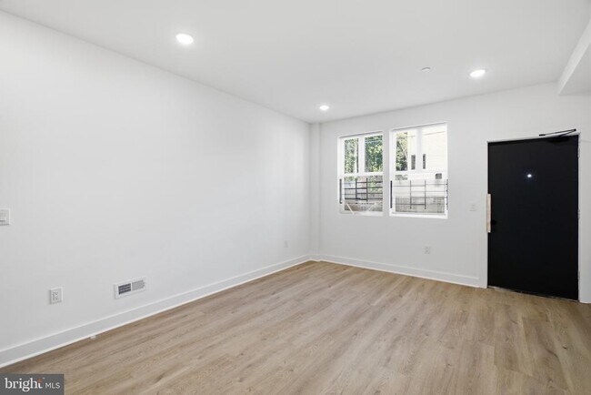 Building Photo - 2126 N Percy St