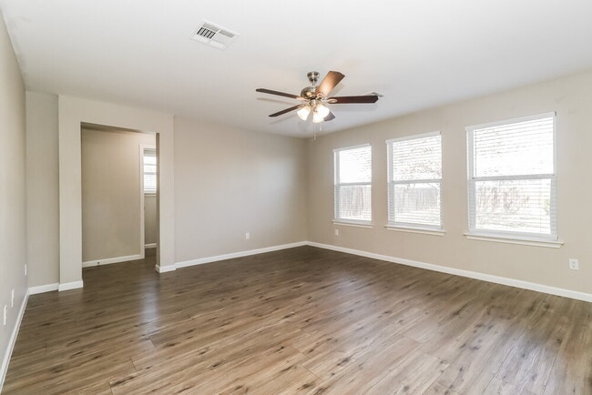 Building Photo - 208 Rinehardt St