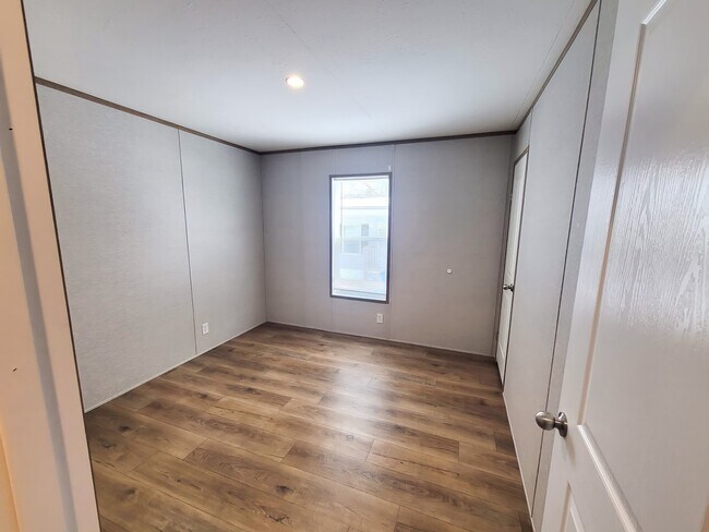 Foto del edificio - 2 Deerwood Park