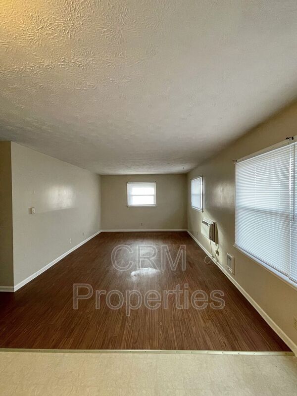 Foto del edificio - 2306 Roselawn Dr