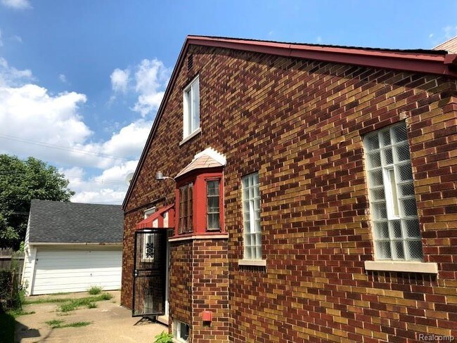 Building Photo - 8215 Yolanda St