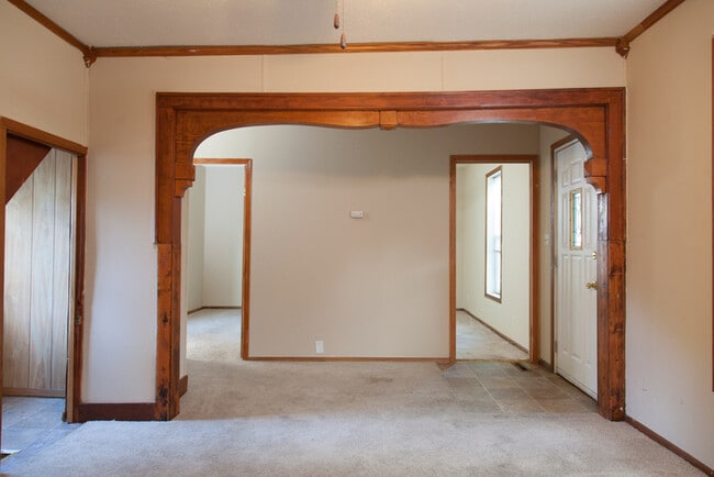 Building Photo - 1115 19th Ave NE