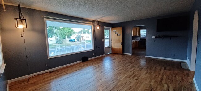 Building Photo - Spacious 4-Bedroom, 2-Bath Home Available ...