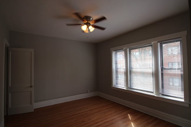 Building Photo - 4407 N La Crosse Ave