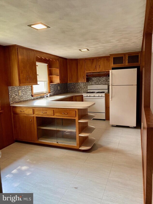Primary Photo - 175 Westcott Ave