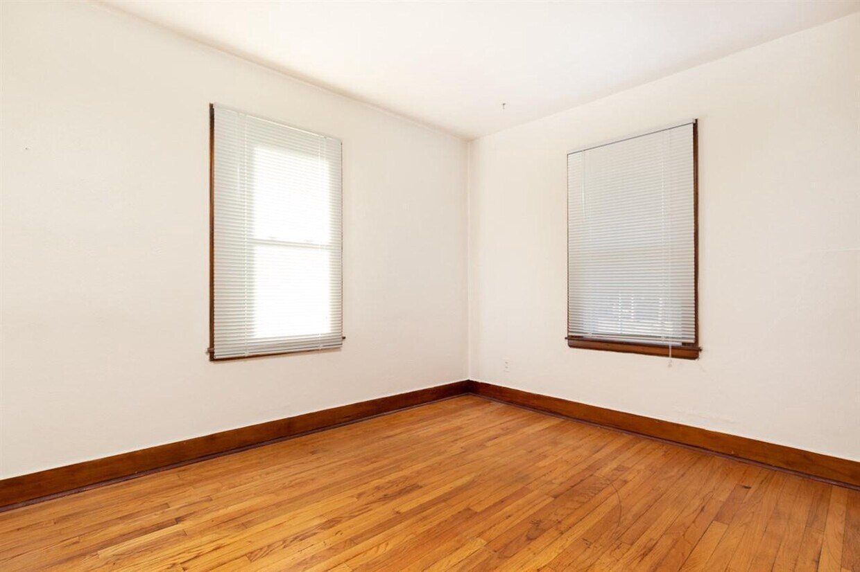 Bedroom - 1426 Henry Ave