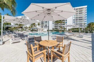 Building Photo - 613 Ocean Dr
