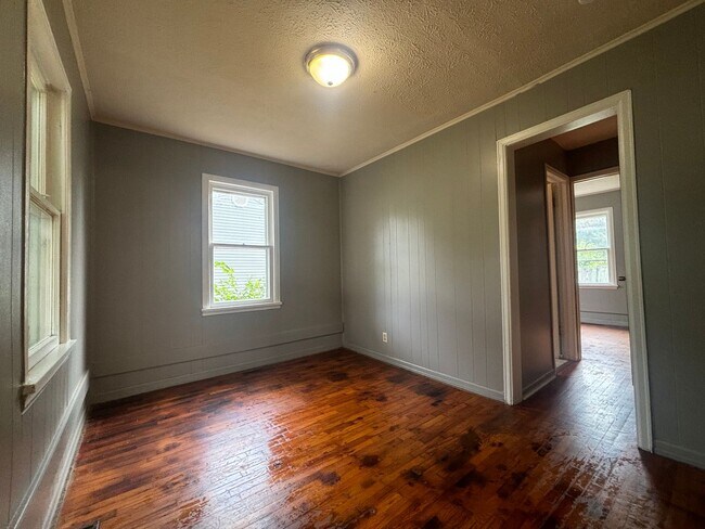 Foto del edificio - 3 bedroom 1 bath home available now