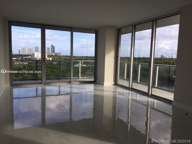 Foto del edificio - 16385 Biscayne Blvd