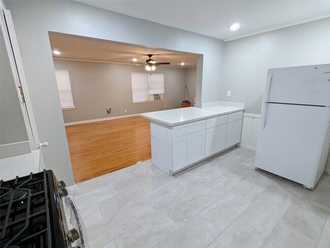 Foto del edificio - 4714 Oakshire Dr