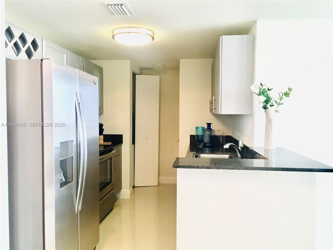 Building Photo - 1871 NW S River Dr