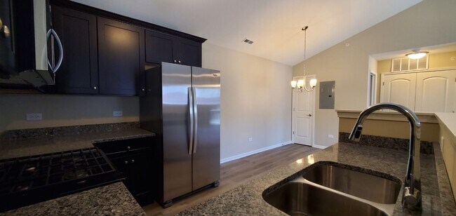 Foto del edificio - Chestnut - 2Br/2Ba Rental Home - Second Floor