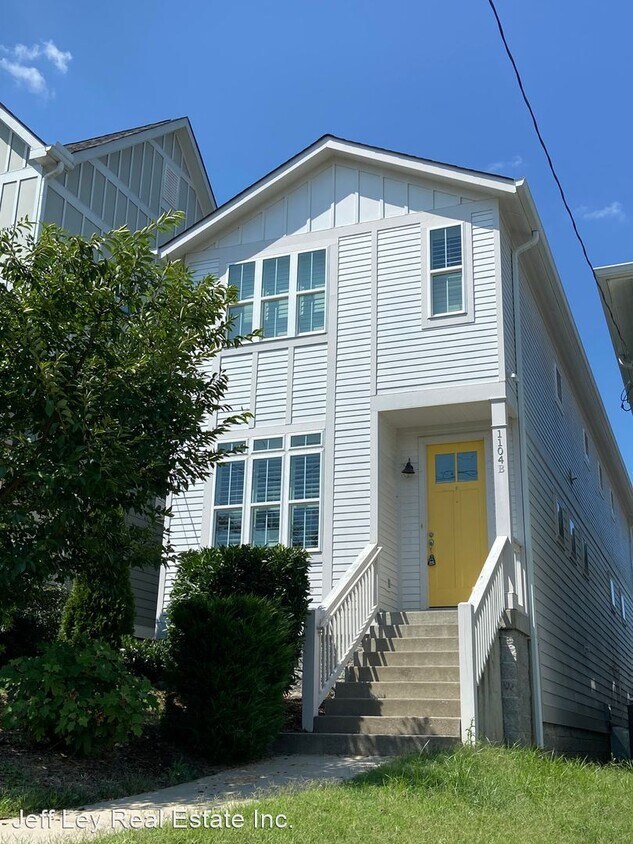Foto principal - 5 br, 3.5 bath House - 1104B W Grove Ave.