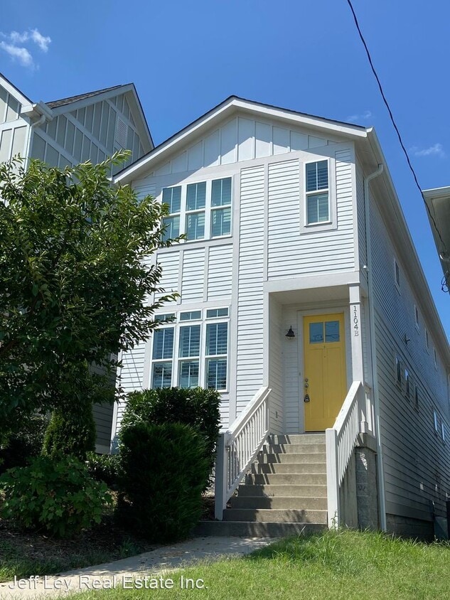 Primary Photo - 5 br, 3.5 bath House - 1104B W Grove Ave.