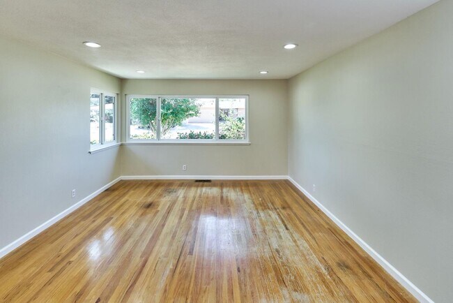 Building Photo - 4841 Borina Dr
