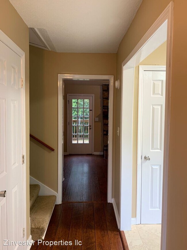 Building Photo - 3 br, 2 bath House - 1806 Valley Run Circle