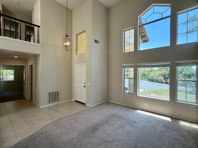 Foto del edificio - Spacious Five Bedroom in Rancho Del Oro