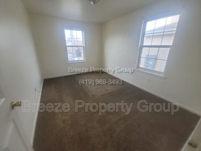 Building Photo - 523 Nova St