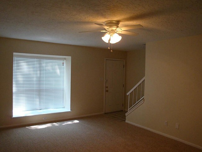 Foto del edificio - 2420 Miramar Ct