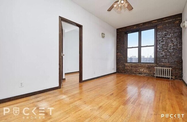 Building Photo - 647 E 11th Street Unit 28