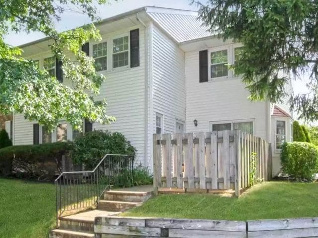 Building Photo - 17 Woodtree Dr