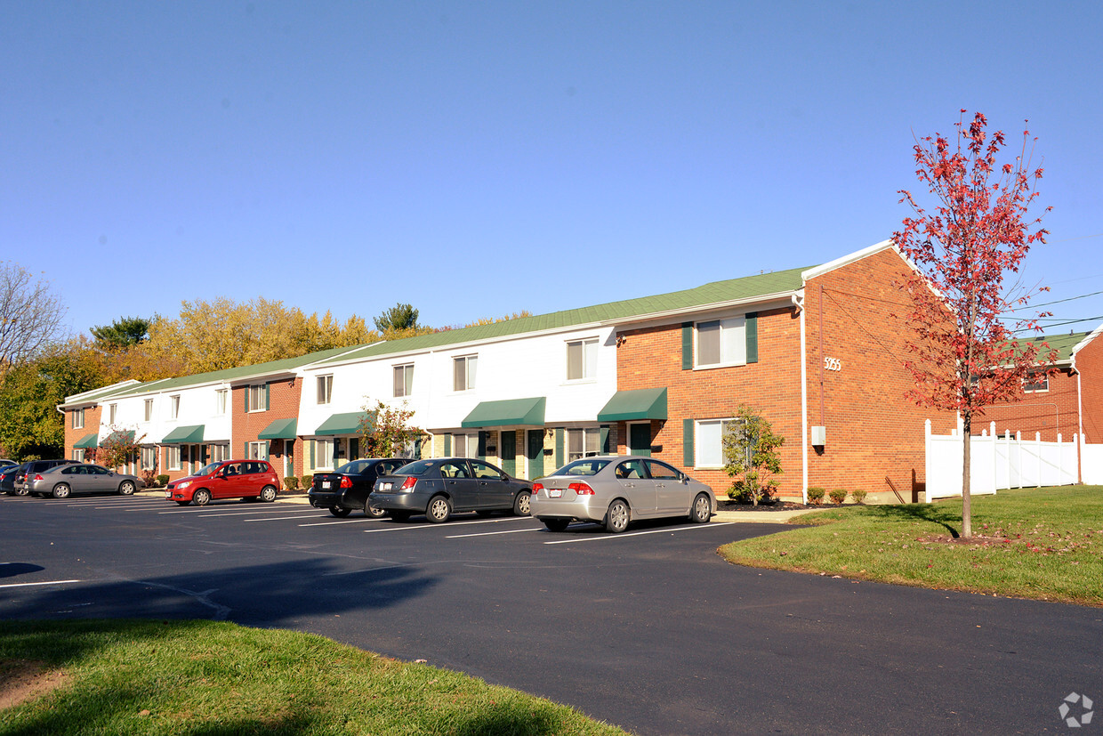 Primary Photo - Village Green Townhomes