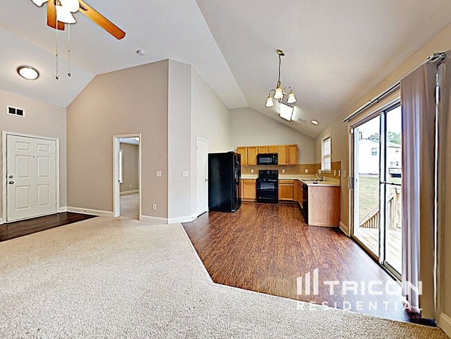 Building Photo - 2309 Saluda Dr