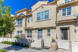 Building Photo - 1520 Santa Carolina Rd