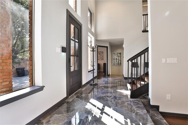 Building Photo - 1818 Brookchester Dr